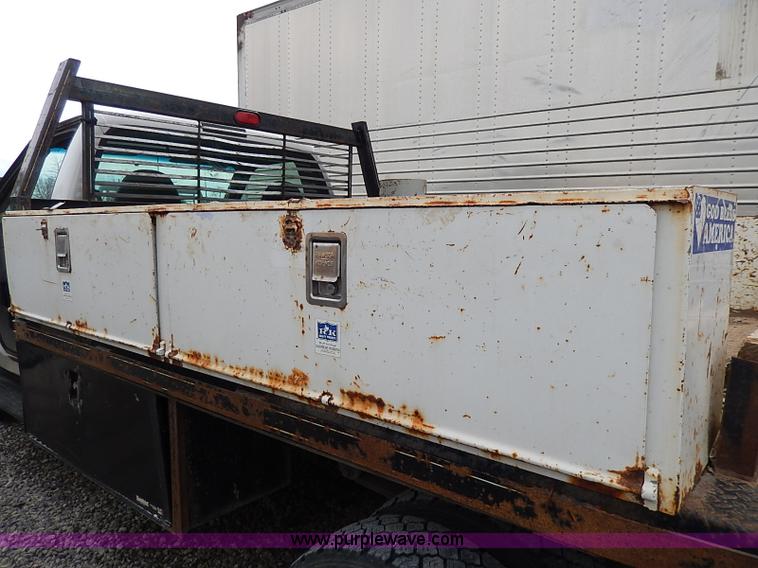 image for item H1398 2000 Ford F450 Super Duty XL flatbed truck