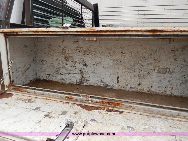 image for item H1398 2000 Ford F450 Super Duty XL flatbed truck