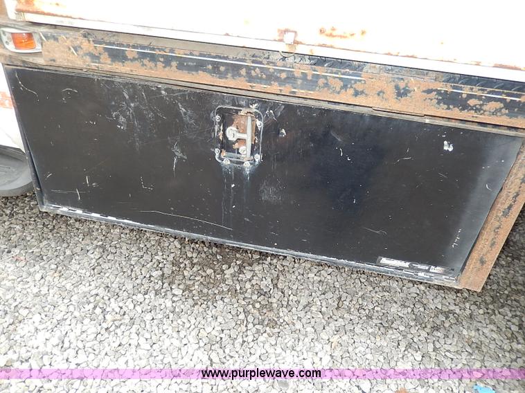 image for item H1398 2000 Ford F450 Super Duty XL flatbed truck