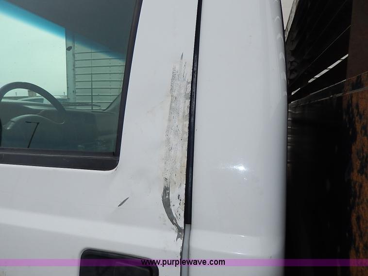 image for item H1398 2000 Ford F450 Super Duty XL flatbed truck