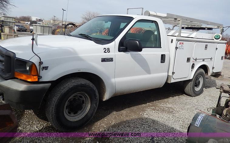 image for item H1401 1999 Ford F250 Super Duty XL utility truck