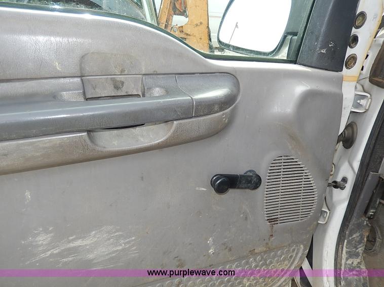 image for item H1401 1999 Ford F250 Super Duty XL utility truck