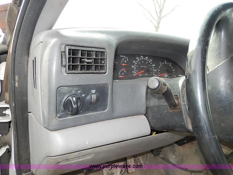 image for item H1401 1999 Ford F250 Super Duty XL utility truck