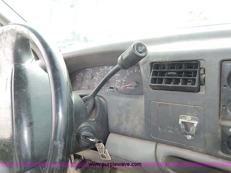 image for item H1401 1999 Ford F250 Super Duty XL utility truck