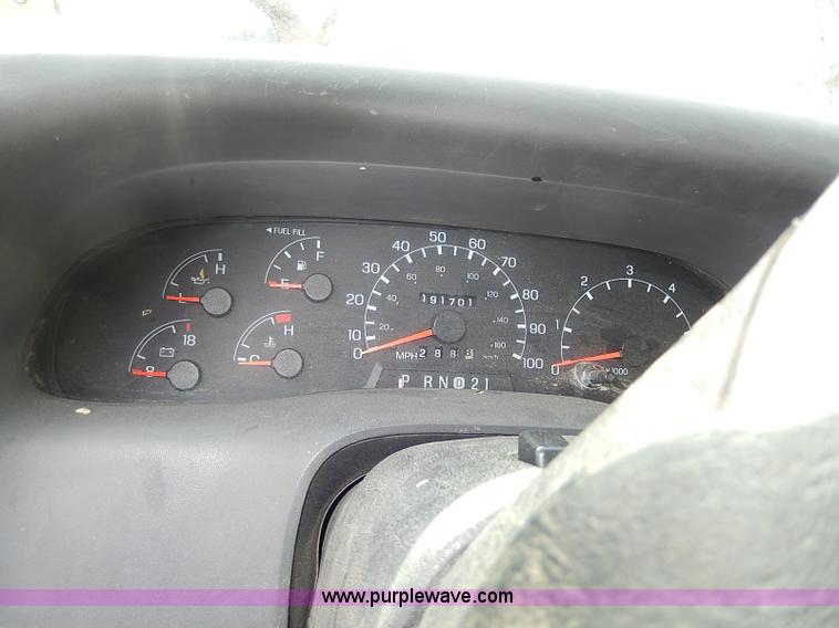 image for item H1401 1999 Ford F250 Super Duty XL utility truck