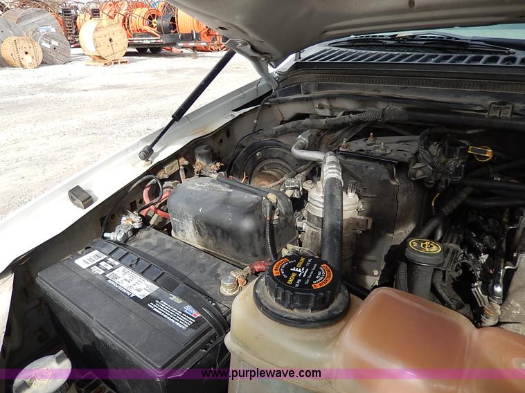 image for item H1401 1999 Ford F250 Super Duty XL utility truck