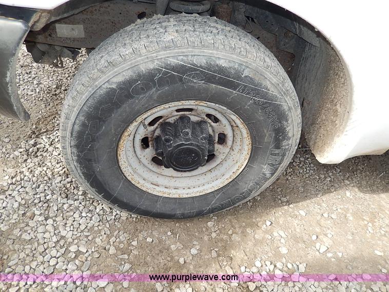 image for item H1401 1999 Ford F250 Super Duty XL utility truck