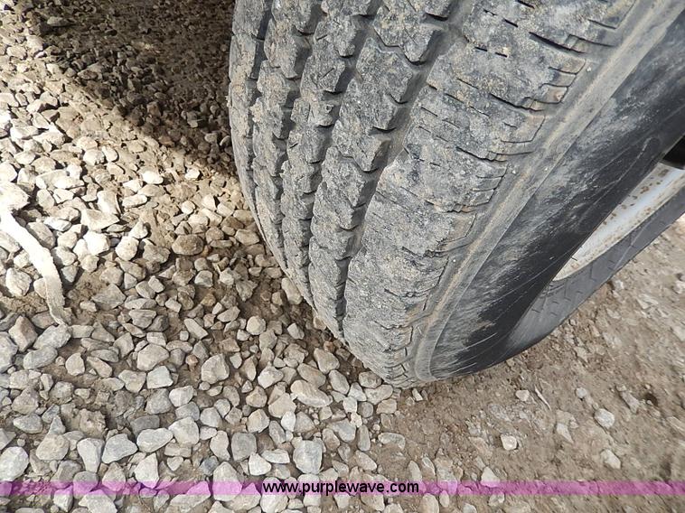 image for item H1401 1999 Ford F250 Super Duty XL utility truck