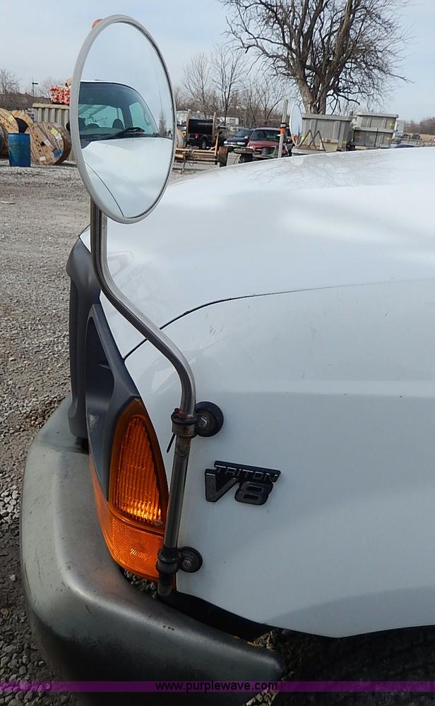 image for item H1401 1999 Ford F250 Super Duty XL utility truck