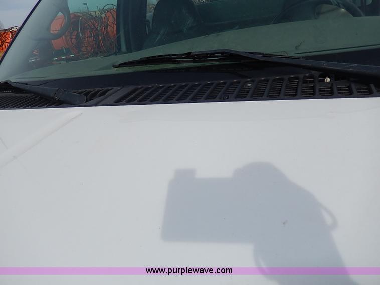 image for item H1401 1999 Ford F250 Super Duty XL utility truck