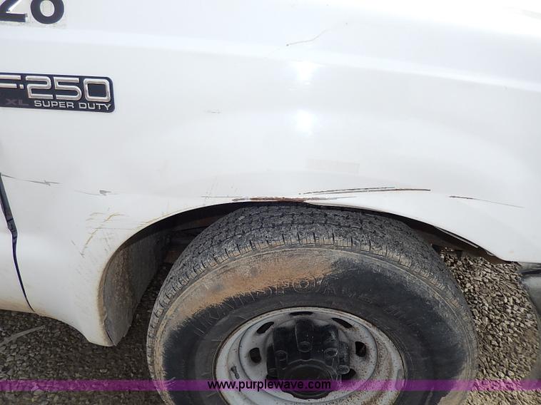 image for item H1401 1999 Ford F250 Super Duty XL utility truck