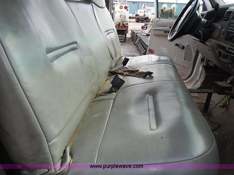 image for item H1401 1999 Ford F250 Super Duty XL utility truck