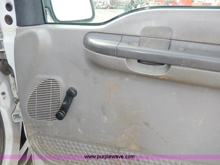 image for item H1401 1999 Ford F250 Super Duty XL utility truck