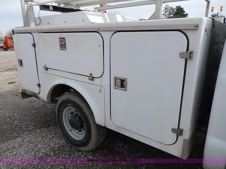 image for item H1401 1999 Ford F250 Super Duty XL utility truck