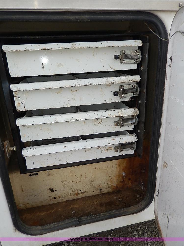 image for item H1401 1999 Ford F250 Super Duty XL utility truck