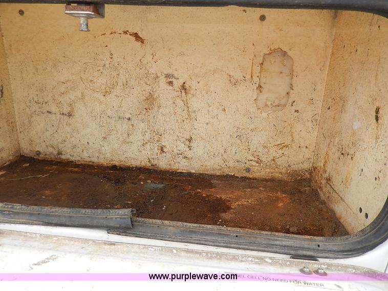 image for item H1401 1999 Ford F250 Super Duty XL utility truck