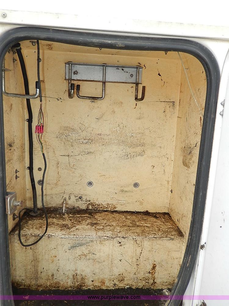 image for item H1401 1999 Ford F250 Super Duty XL utility truck