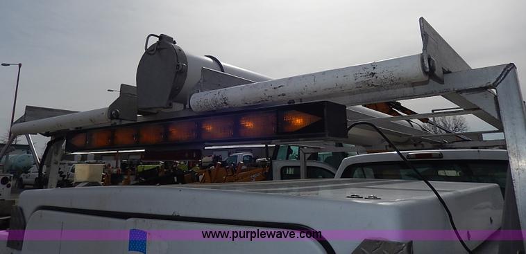 image for item H1401 1999 Ford F250 Super Duty XL utility truck