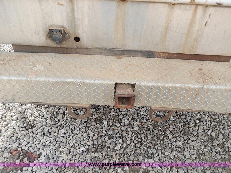 image for item H1401 1999 Ford F250 Super Duty XL utility truck