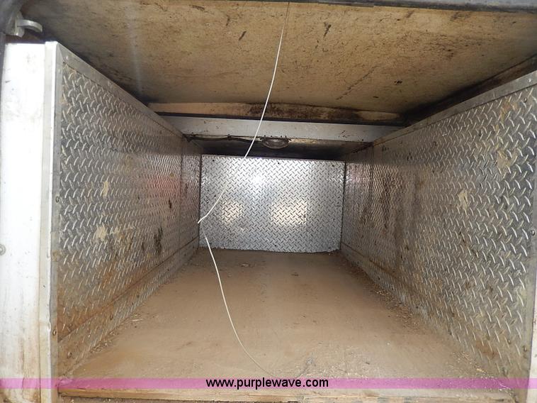 image for item H1401 1999 Ford F250 Super Duty XL utility truck