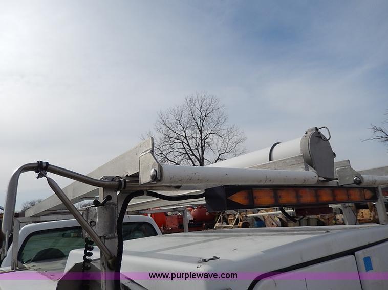 image for item H1401 1999 Ford F250 Super Duty XL utility truck