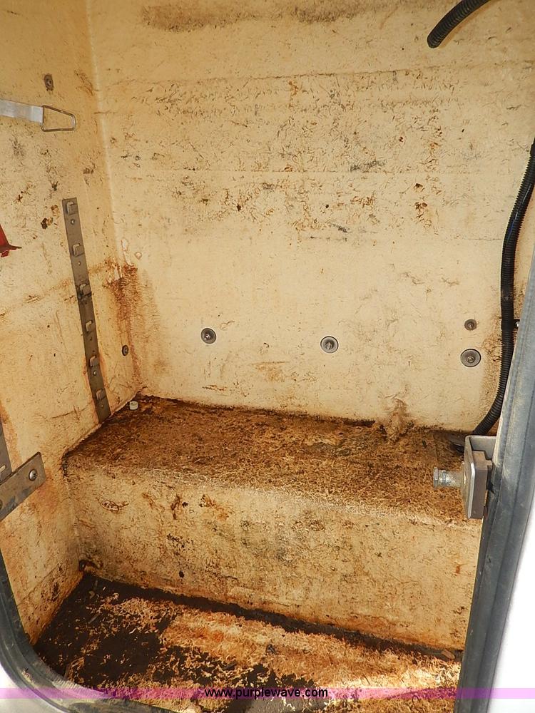 image for item H1401 1999 Ford F250 Super Duty XL utility truck