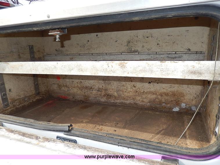 image for item H1401 1999 Ford F250 Super Duty XL utility truck