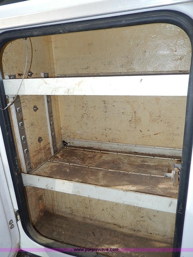 image for item H1401 1999 Ford F250 Super Duty XL utility truck