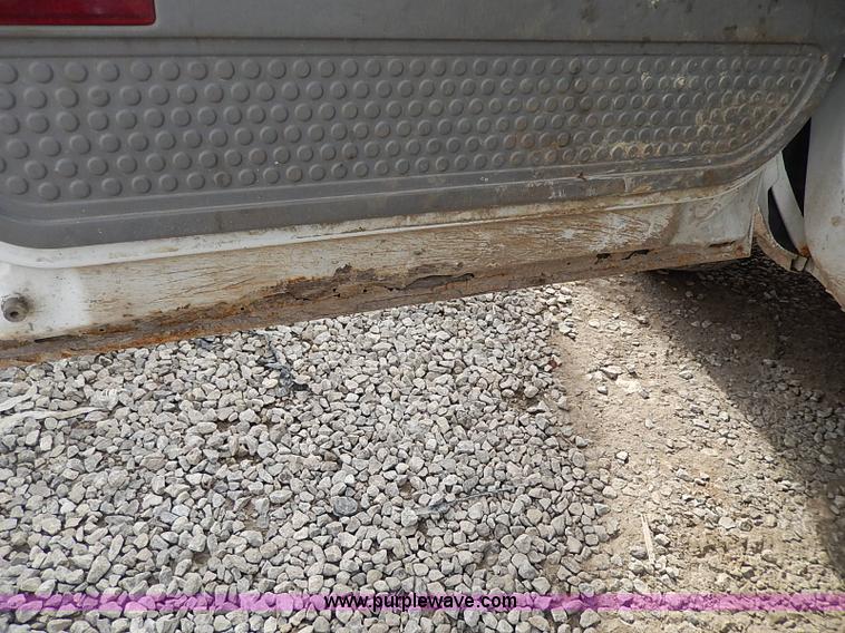 image for item H1401 1999 Ford F250 Super Duty XL utility truck