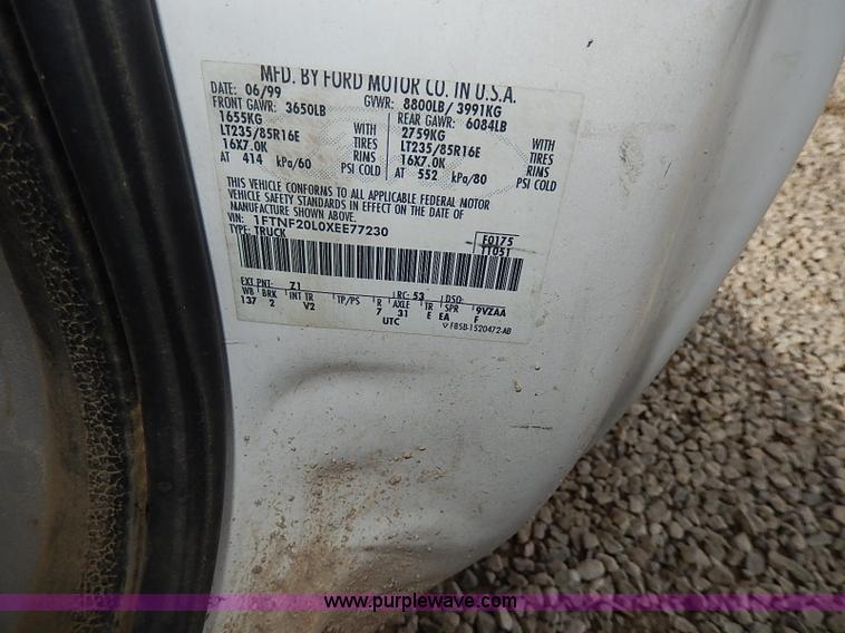 image for item H1401 1999 Ford F250 Super Duty XL utility truck