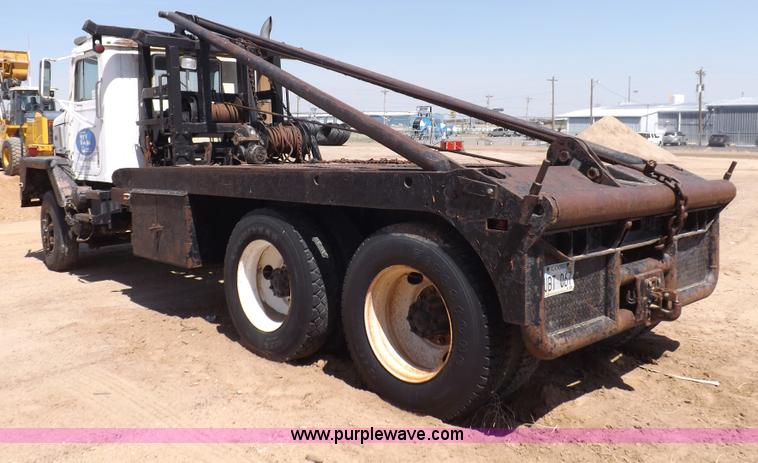 image for item H1944 1974 International Paystar 5000 semi truck