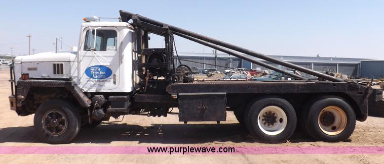 image for item H1944 1974 International Paystar 5000 semi truck