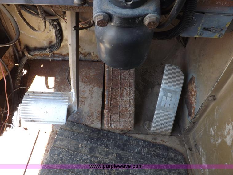 image for item H1944 1974 International Paystar 5000 semi truck