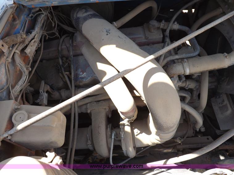 image for item H1944 1974 International Paystar 5000 semi truck