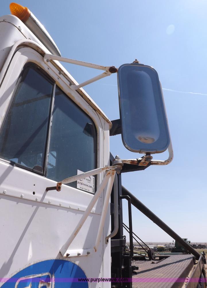 image for item H1944 1974 International Paystar 5000 semi truck