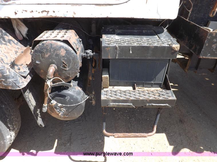 image for item H1944 1974 International Paystar 5000 semi truck