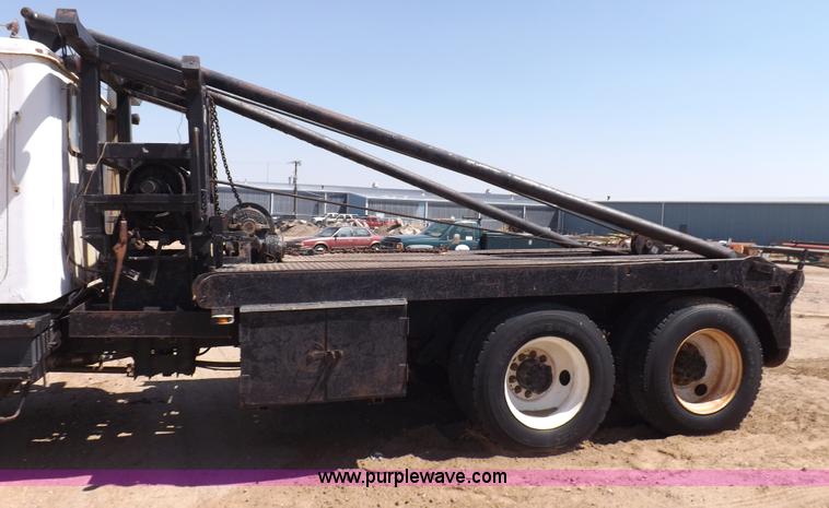 image for item H1944 1974 International Paystar 5000 semi truck