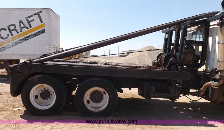 image for item H1944 1974 International Paystar 5000 semi truck