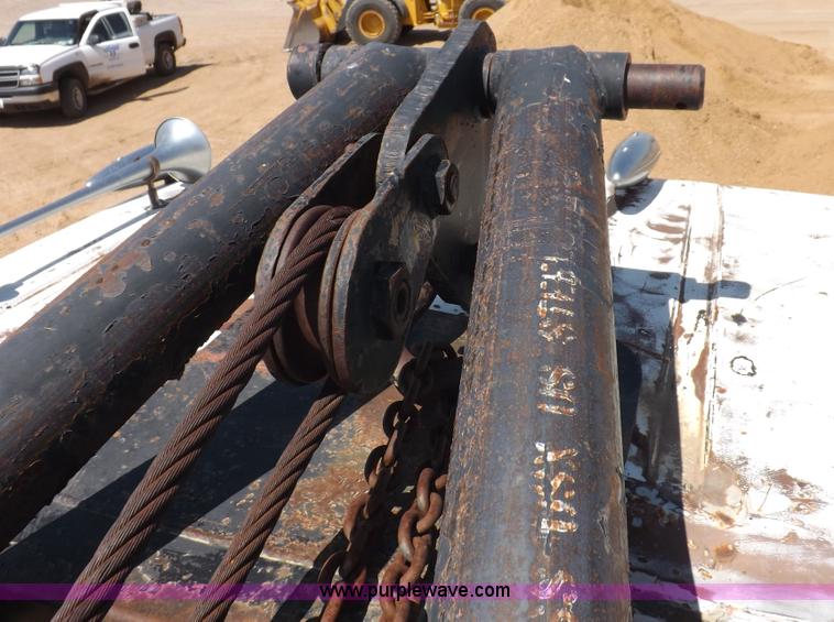 image for item H1944 1974 International Paystar 5000 semi truck