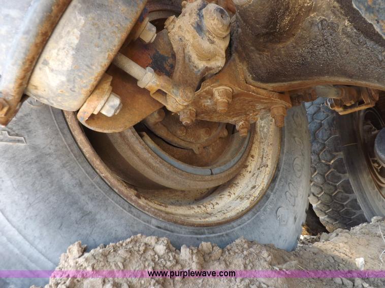 image for item H1944 1974 International Paystar 5000 semi truck