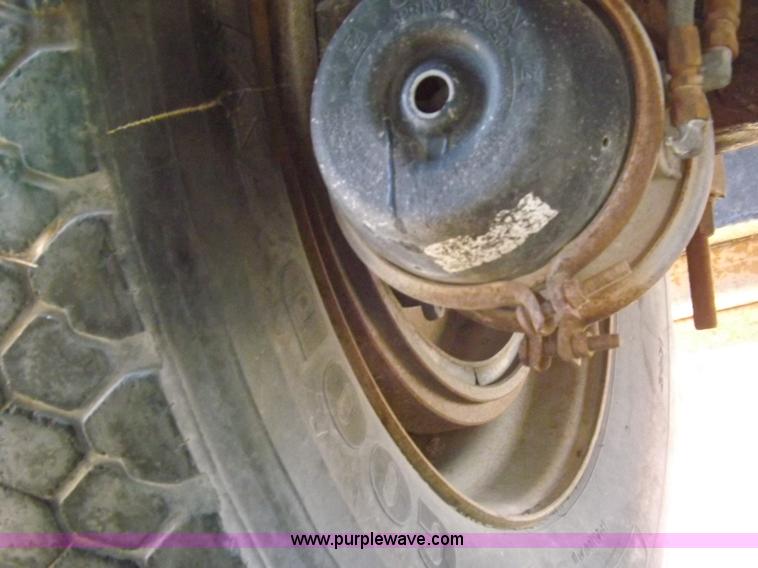 image for item H1944 1974 International Paystar 5000 semi truck