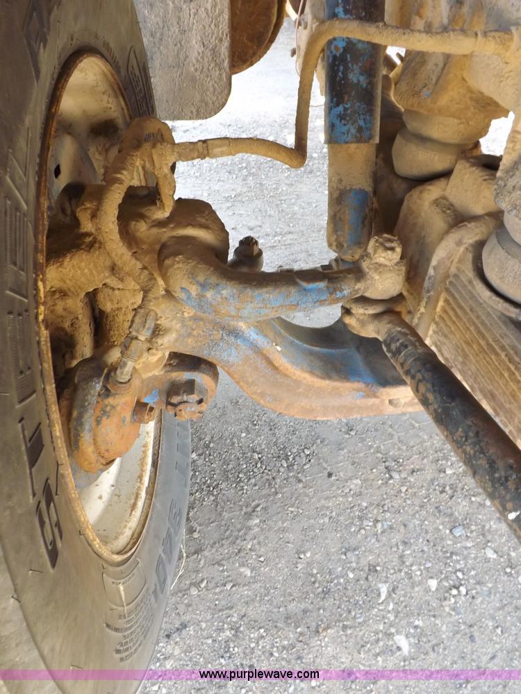 image for item H1944 1974 International Paystar 5000 semi truck