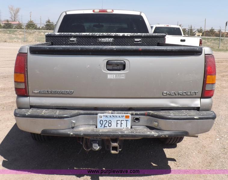 image for item H1945 2002 Chevrolet Silverado 1500 LS Ext. Cab pickup truck