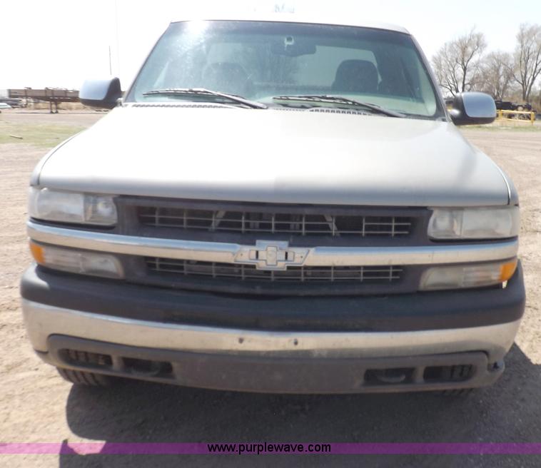 image for item H1945 2002 Chevrolet Silverado 1500 LS Ext. Cab pickup truck