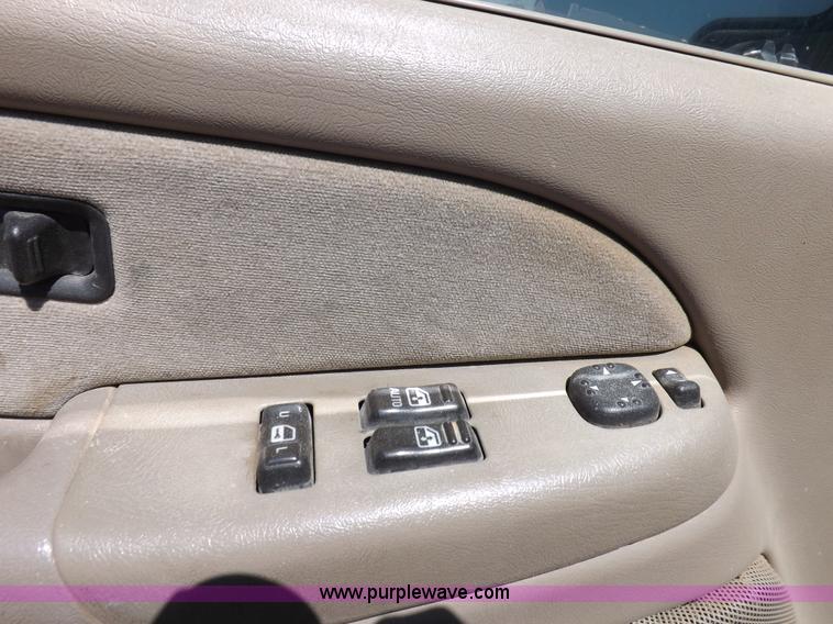 image for item H1945 2002 Chevrolet Silverado 1500 LS Ext. Cab pickup truck