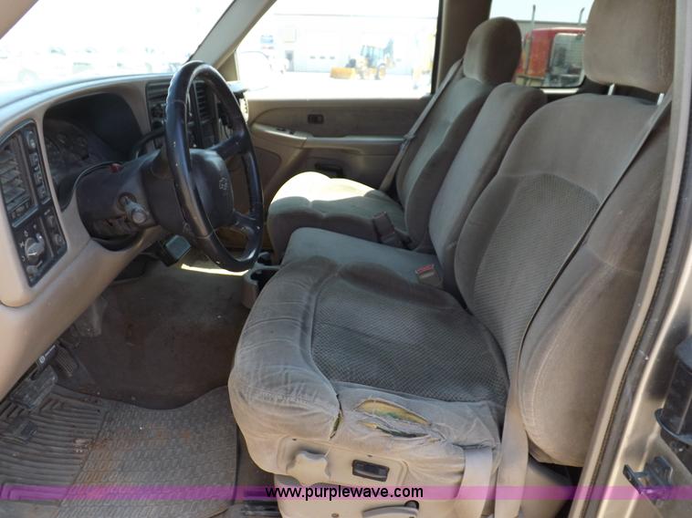 image for item H1945 2002 Chevrolet Silverado 1500 LS Ext. Cab pickup truck