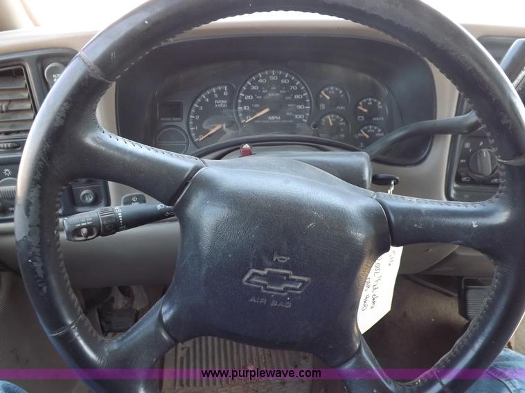 image for item H1945 2002 Chevrolet Silverado 1500 LS Ext. Cab pickup truck