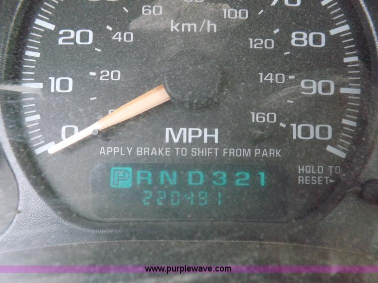 image for item H1945 2002 Chevrolet Silverado 1500 LS Ext. Cab pickup truck