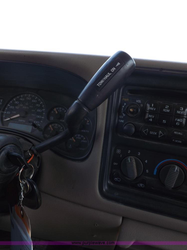 image for item H1945 2002 Chevrolet Silverado 1500 LS Ext. Cab pickup truck