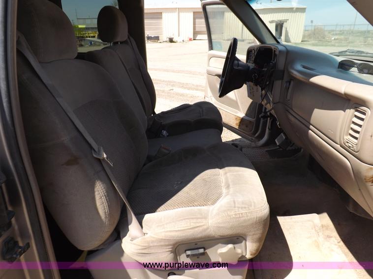 image for item H1945 2002 Chevrolet Silverado 1500 LS Ext. Cab pickup truck